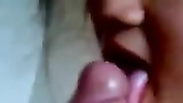 Красивая киргизка помогла мужу кончить